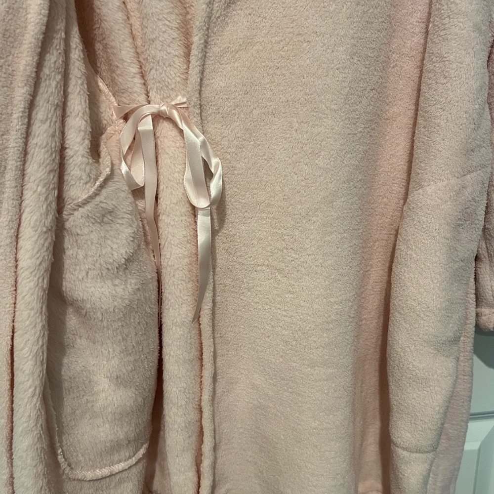 Ulta Short Hooded Robe - Picture 5 of 6